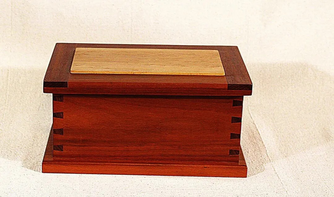 Ornate Box 2026.04
